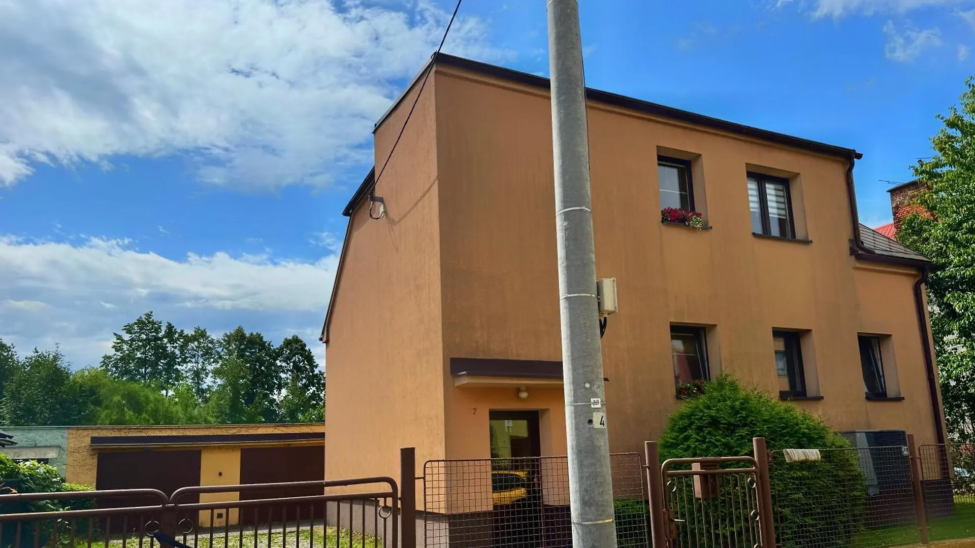 Apartman S Parkovanim اوسترافا